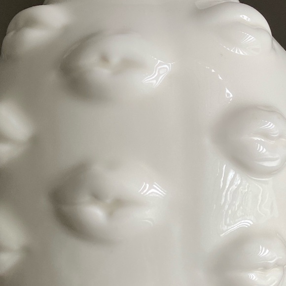 Ceramic lips vase - Picture 7 of 10